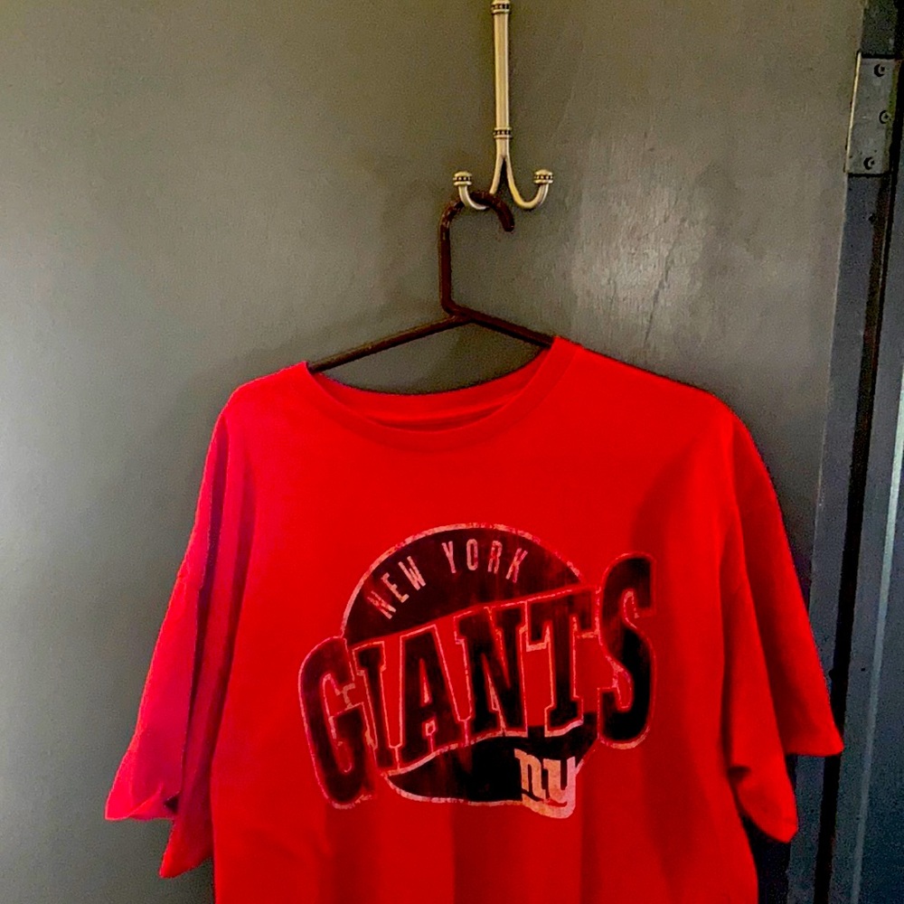 A New York giants t-shirt
